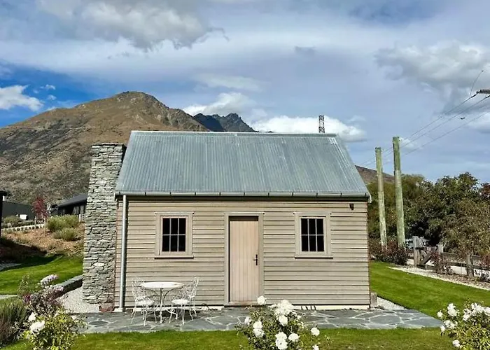 Historical Hicks Cottage